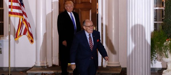 Избранный президент США Дональд Трамп встречается с бывшим мэром Нью-Йорка Руди Джулиани (20 ноября 2016). Бедминстер - Sputnik Армения