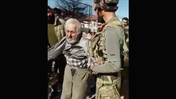 В Карабахе установили личность мужчины, над которым глумятся азербайджанские военные В Карабахе установили личность мужчины, над которым глумятся азербайджанские военные - Sputnik Армения