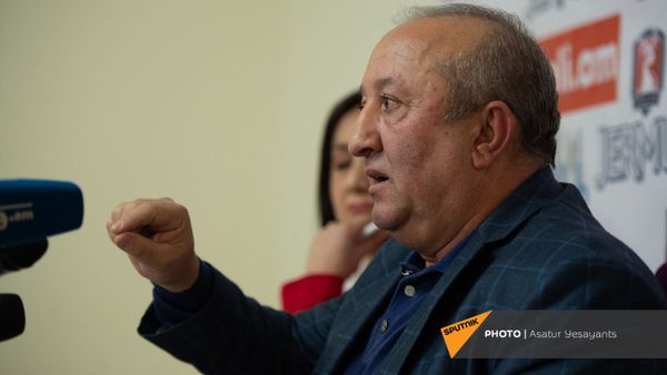 Пресс-конференция бывшего главы Генштаба Вооруженных Сил Армении Мовсеса Акопяна (19 ноября 2020). Еревaн - Sputnik Армения