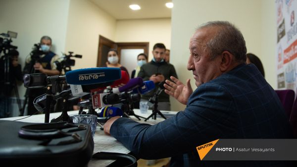 Пресс-конференция бывшего главы Генштаба Вооруженных Сил Армении Мовсеса Акопяна (19 ноября 2020). Еревaн - Sputnik Армения