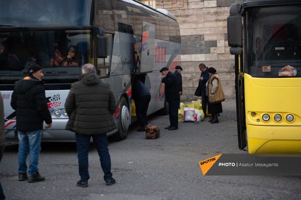 Даже паспорт не успел взять: карабахцы возвращаются домой, но не у всех он остался Даже паспорт не успел взять: карабахцы возвращаются домой, но не у всех он остался - Sputnik Армения