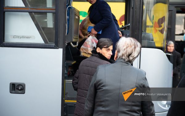 Երևանի կենտրոնական ավտոկայան. արցախցիները տուն են վերադառնում - Sputnik Արմենիա