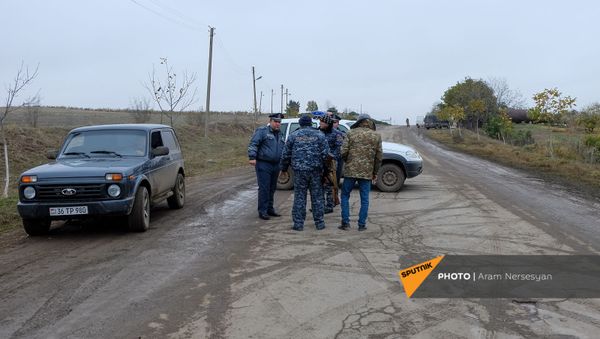 Блокпост полиции на дороге Степанакерт-Мартакерт в Аскеранском районе (20 ноября 2020). Карабах - Sputnik Армения