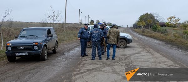 Блокпост полиции на дороге Степанакерт-Мартакерт в Аскеранском районе (20 ноября 2020). Карабах - Sputnik Արմենիա