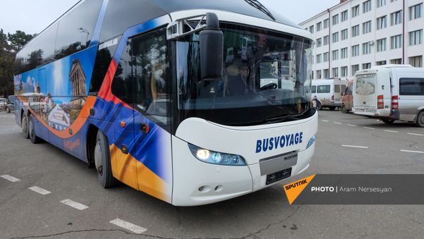 Беженцы из Карабаха прибывают из Армении в Степанакерт (20 ноября 2020). Карабах - Sputnik Արմենիա