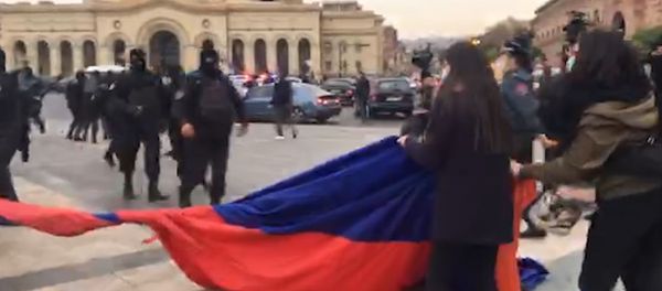 Разгон митингующих на площади Республики - Sputnik Արմենիա