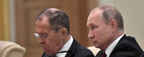 Президент России Владимир Путин и министр иностранных дел Сергей Лавров на российско-эмиратских переговорах (15 октября 2019). Абу-Даби Президент России Владимир Путин и министр иностранных дел Сергей Лавров на российско-эмиратских переговорах (15 октября 2019). Абу-Даби - Sputnik Արմենիա
