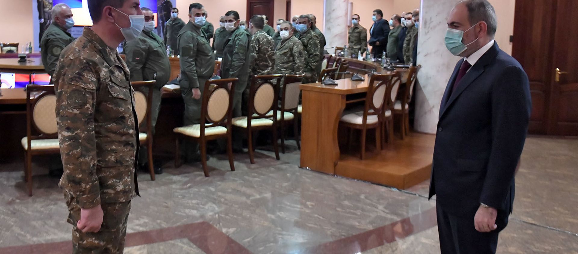 Премьер-министр Никол Пашинян представил высшему офицерскому составу МО и ГШ нового министра Вагаршака Арутюняна (21 ноября 2020). Еревaн Премьер-министр Никол Пашинян представил высшему офицерскому составу МО и ГШ нового министра Вагаршака Арутюняна (21 ноября 2020). Еревaн - Sputnik Армения, 1920, 06.03.2021