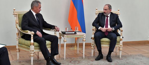Премьер-министр Армении Никол Пашинян встретился с министром обороны России Сергеем Шойгу (21 ноября 2020). Еревaн - Sputnik Армения