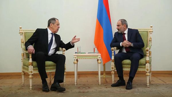 Премьер-министр Армении Никол Пашинян встретился с министром иностранных дел России Сергеем Лавровым (21 ноября 2020). Еревaн Премьер-министр Армении Никол Пашинян встретился с министром иностранных дел России Сергеем Лавровым (21 ноября 2020). Еревaн - Sputnik Армения
