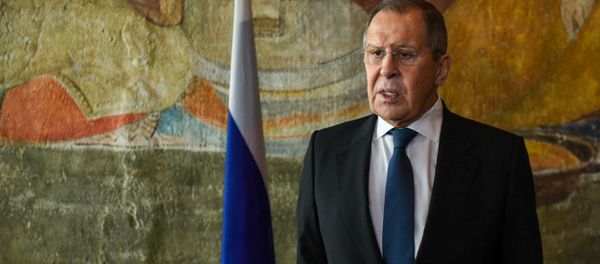 Министр иностранных дел России Сергей Лавров во время брифинга по итогам визита в Армению (21 ноября 2020). Еревaн - Sputnik Армения