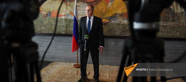Министр иностранных дел России Сергей Лавров во время брифинга по итогам визита в Армению (21 ноября 2020). Еревaн Министр иностранных дел России Сергей Лавров во время брифинга по итогам визита в Армению (21 ноября 2020). Еревaн - Sputnik Արմենիա