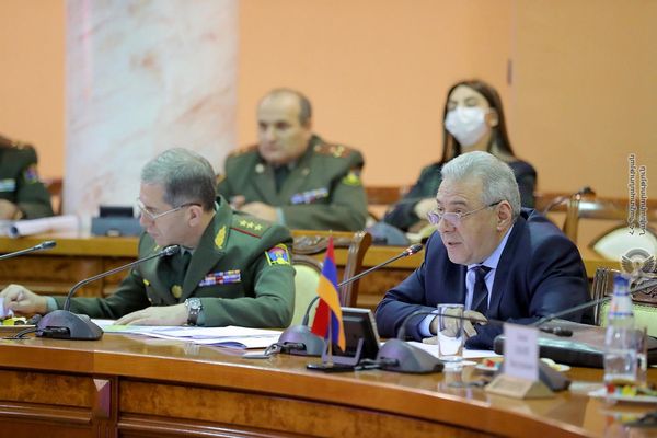 Վաղարշակ Հարությունյանը և Սերգեյ Շոյգուն խաղաղապահներին առնչվող փաստաթղթեր են ստորագրել - Sputnik Արմենիա
