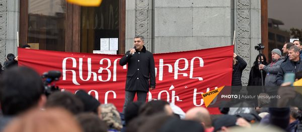 Руководитель партии Отечество Артур Ванецян выступает на митинге оппозиции на площади Свободы (21 ноября 2020). Еревaн - Sputnik Արմենիա