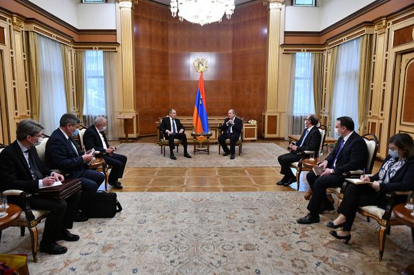 Արմեն Սարգսյանը հանդիպում է ունեցել Սերգեյ Լավրովի հետ. ՀՀ նախագահը 2 խնդրի մասին է խոսել Արմեն Սարգսյանը հանդիպում է ունեցել Սերգեյ Լավրովի հետ. ՀՀ նախագահը 2 խնդրի մասին է խոսել - Sputnik Արմենիա