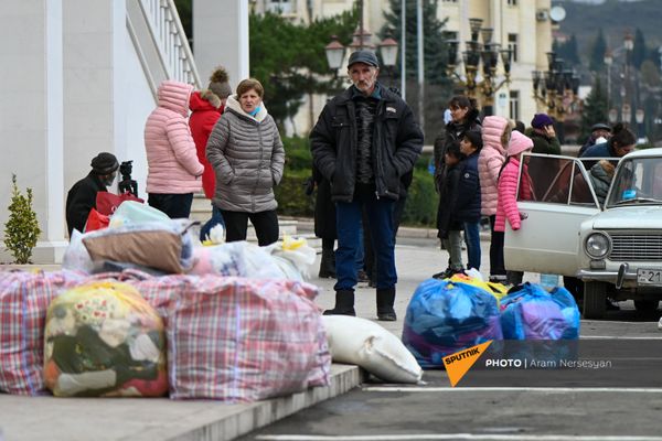 С четырех сторон турки: как армяне пытаются вернуться к мирной жизни в Карабахе - Sputnik Армения