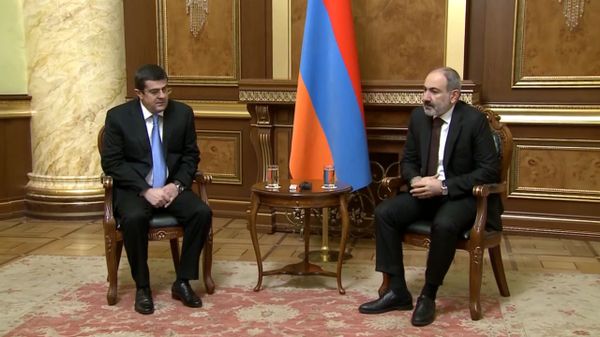 Премьер-министр Никол Пашинян встретился с президентом НКР Араиком Арутюняном (22 ноября 2020). Еревaн - Sputnik Արմենիա
