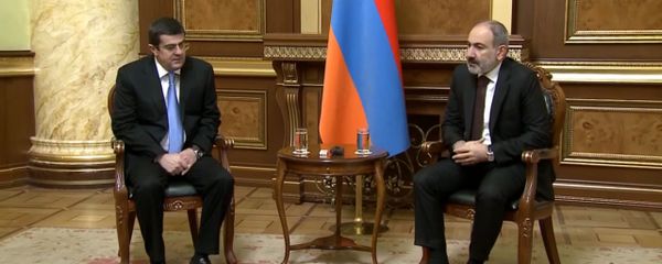 Премьер-министр Никол Пашинян встретился с президентом НКР Араиком Арутюняном (22 ноября 2020). Еревaн - Sputnik Армения