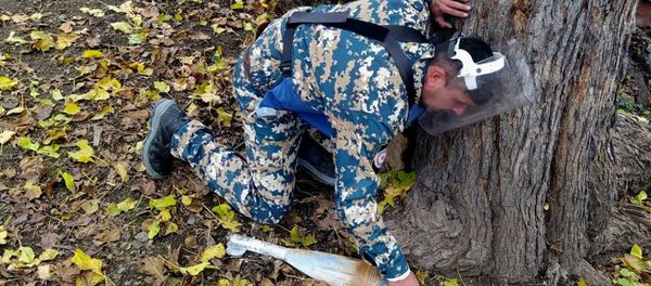 Работы по разминированию неразорвавшихся снарядов и кассетных бомб (22 ноября 2020). Степанакерт - Sputnik Армения