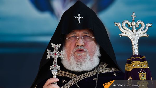 Католикос Гарегин II проводит поминальную службу в память о павших в карабахской войне героях в Первопрестольном Святом Эчмиадзине (22 ноября 2020). Эчмиадзин - Sputnik Армения