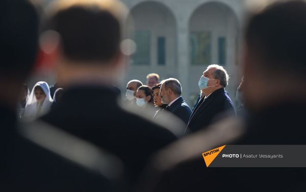 Президент Армен Саркисян на поминальной службе в память о павших в карабахской войне героях в Первопрестольном Святом Эчмиадзине (22 ноября 2020). Эчмиадзин Президент Армен Саркисян на поминальной службе в память о павших в карабахской войне героях в Первопрестольном Святом Эчмиадзине (22 ноября 2020). Эчмиадзин - Sputnik Армения