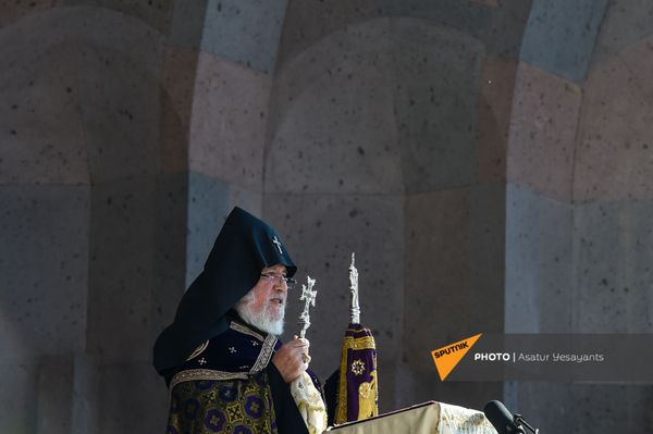 Ամենայն Հայոց կաթողիկոսը նահատակված հերոսների հիշատակի պատարագին - Sputnik Արմենիա
