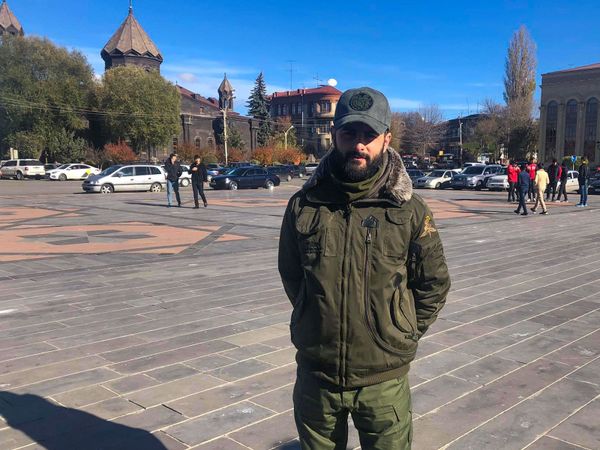 Стать сильней и не сломаться: в Гюмри прошло безмолвное шествие в память о погибших героях - Sputnik Армения