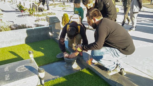 Стать сильней и не сломаться: в Гюмри прошло безмолвное шествие в память о погибших героях - Sputnik Армения