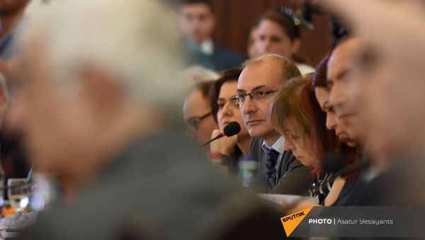 Исполнительный директор Всеармянского фонда Айастан Айкак Аршамян во время ежегодного совета попечителей всеармянского фонда Айастан (18 июня 2019). Еревaн - Sputnik Армения