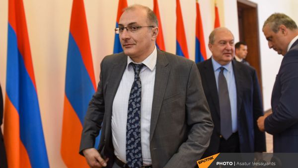 Исполнительный директор Всеармянского фонда Айастан Айкак Аршамян во время ежегодного совета попечителей всеармянского фонда Айастан (18 июня 2019). Еревaн - Sputnik Армения