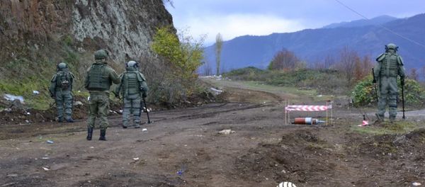 Российские саперы ведут разминирование в Карабахе - Sputnik Արմենիա