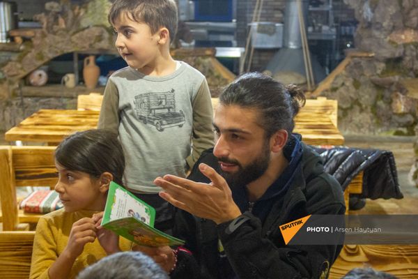 «Մենք դեռ կվերադառնանք Շուշի». ինչով են հիմա զբաղված Արցախ գնացած հայ «գրոհայինները» «Մենք դեռ կվերադառնանք Շուշի». ինչով են հիմա զբաղված Արցախ գնացած հայ «գրոհայինները» - Sputnik Արմենիա