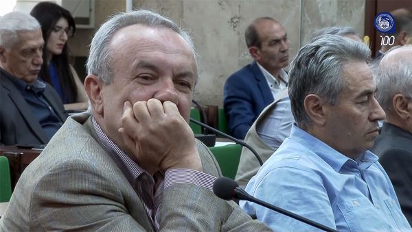 Декан факультета Информатики и прикладной математики ЕГУ Ваграм Думанян на заседании Научного совета университета (23 мая 2019). Еревaн Декан факультета Информатики и прикладной математики ЕГУ Ваграм Думанян на заседании Научного совета университета (23 мая 2019). Еревaн - Sputnik Армения