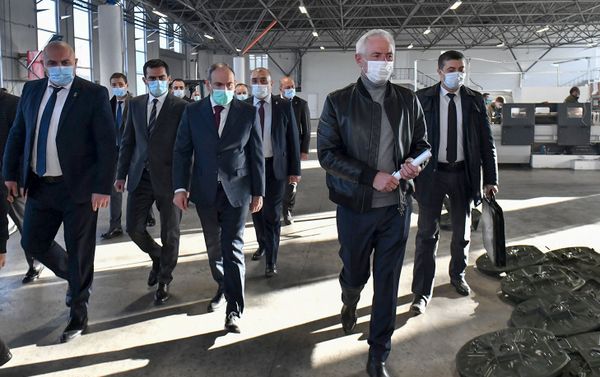 Премьер-министр Никол Пашинян посетил научно-производственное объединение “Гарни Лер” и новый военно-промышленный завод “Арсенал” (23 ноября 2020). Армения - Sputnik Армения