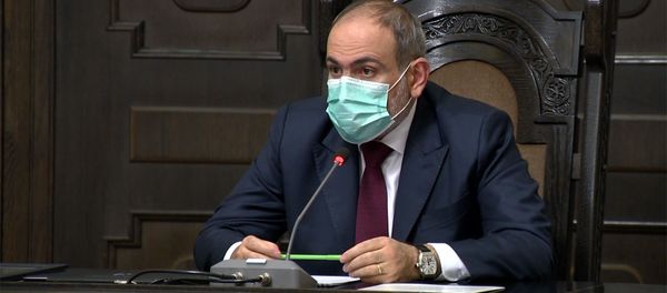 Премьер-министр Никол Пашинян встретился с родственниками плененных и пропавших без вести военнослужащих и гражданских лиц во время войны в Карабахе (23 ноября 2020). Еревaн - Sputnik Արմենիա