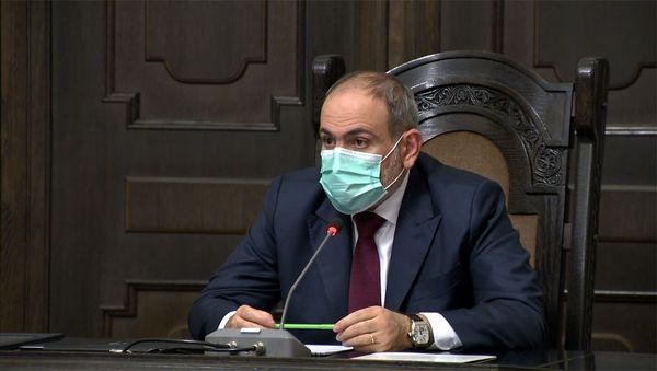 Премьер-министр Никол Пашинян встретился с родственниками плененных и пропавших без вести военнослужащих и гражданских лиц во время войны в Карабахе (23 ноября 2020). Еревaн - Sputnik Արմենիա