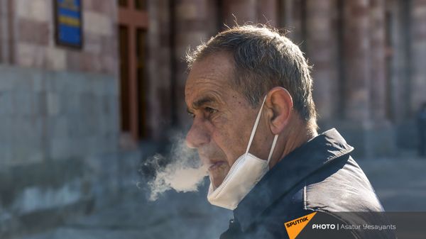 Бывший судья Конституционного суда Армении Ким Балаян объявил голодовку с требованием привлечь к ответственности премьер-министра (24 ноября 2020). Еревaн - Sputnik Армения