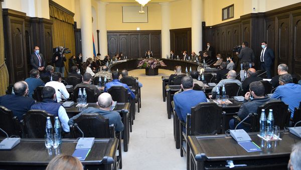 Премьер-министр Никол Пашинян снова встретился с родственниками пропавших без вести военнослужащих (24 ноября 2020). Еревaн - Sputnik Армения