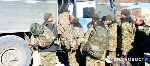 Армянские вооружённые силы покидают Карвачарский район Армянские вооружённые силы покидают Карвачарский район - Sputnik Արմենիա