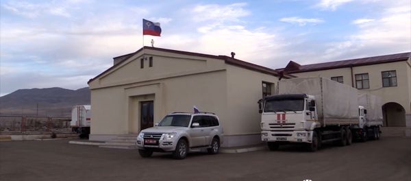 Российские спасатели закончили разгрузку доставленного в Карабах гуманитарного груза - Sputnik Արմենիա