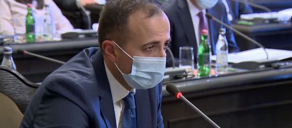 Министр здравоохранения Арсен Торосян во время очередного заседания правительства Армении (26 ноября 2020). Еревaн - Sputnik Армения