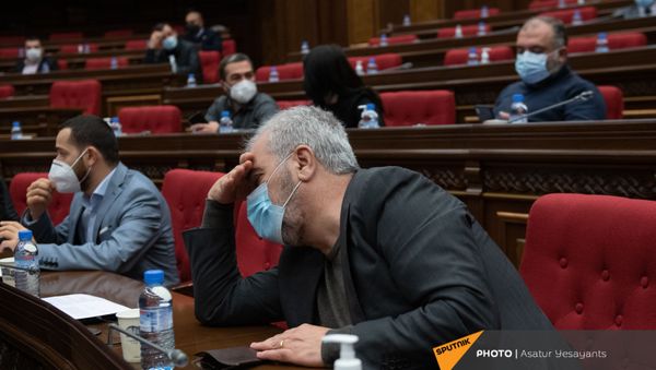 Депутат от фракции Мой шаг Андраник Кочарян перед началом внеочередного заседания Парламента Армении (26 ноября 2020). Еревaн Депутат от фракции Мой шаг Андраник Кочарян перед началом внеочередного заседания Парламента Армении (26 ноября 2020). Еревaн - Sputnik Արմենիա