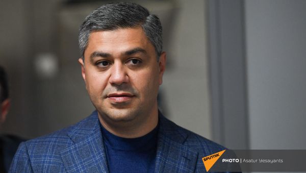 Руководитель партии Отечество Артур Ванецян в гостях радио Sputnik - Sputnik Արմենիա
