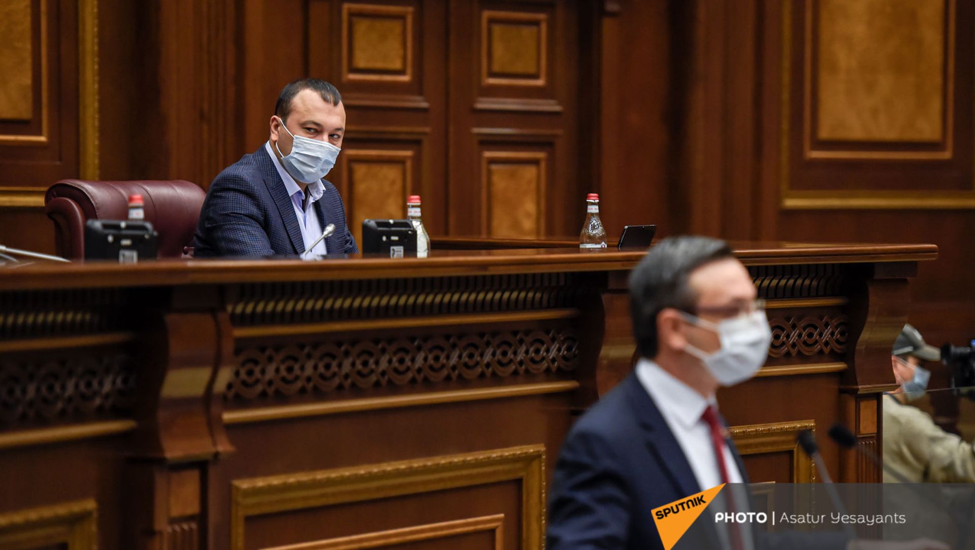 Вице-спикер Национального собрания Ваге Энфиаджян во время выступления Геворга Горгисяна на внеочередном заседании Парламента Армении (26 ноября 2020). Еревaн Вице-спикер Национального собрания Ваге Энфиаджян во время выступления Геворга Горгисяна на внеочередном заседании Парламента Армении (26 ноября 2020). Еревaн - Sputnik Армения, 1920, 20.04.2021