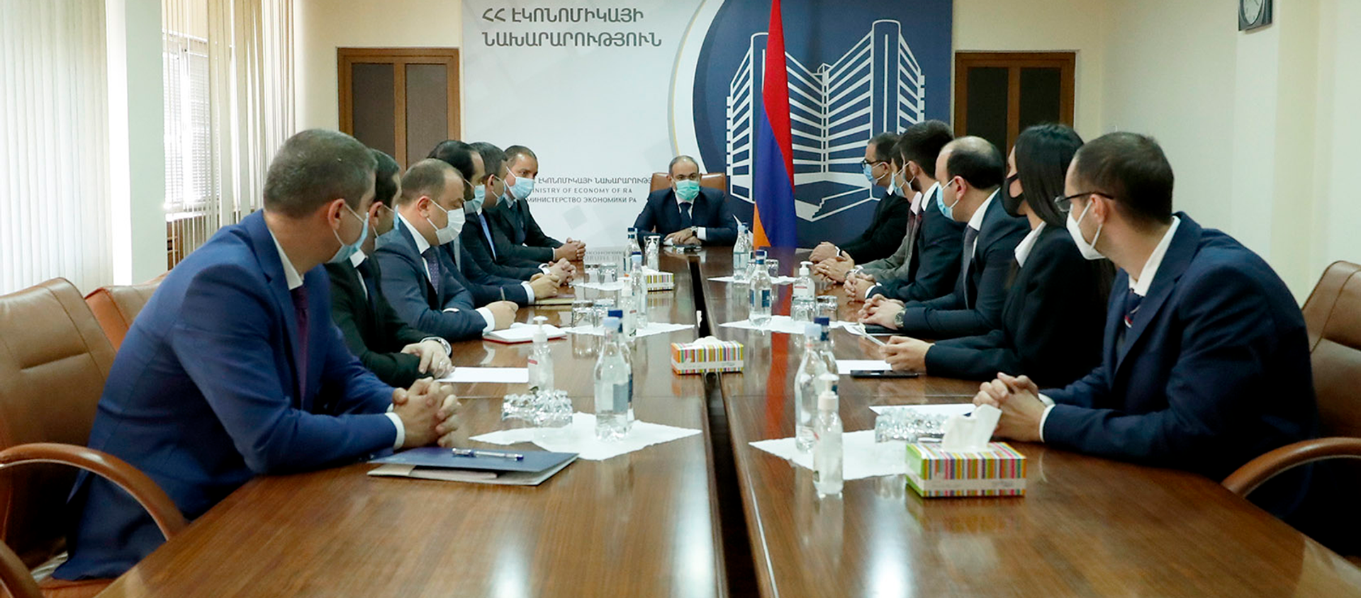 Премьер-министр Никол Пашинян представил сотрудникам министерства экономики нового министра Ваана Керобяна (27 ноября 2020). Еревaн - Sputnik Արմենիա, 1920, 09.02.2021
