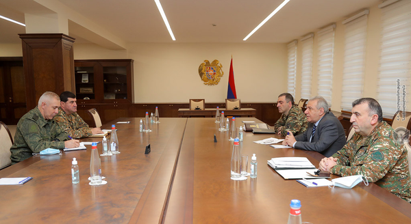 ՀՀ պաշտպանության նախարարը գերիների վերադարձի հարցով խոսել է Ռուստամ Մուրադովի հետ - Sputnik Արմենիա