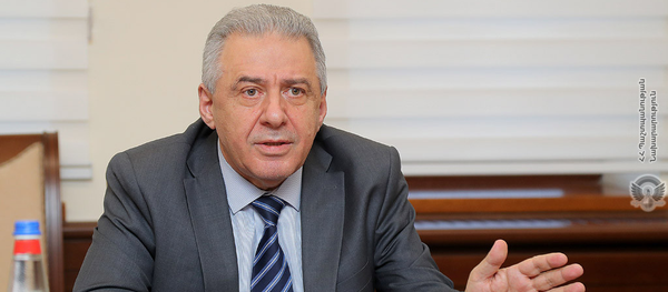 Министр обороны Армении Вагаршак Арутюнян во время встречи с командующим российскими миротворческими силами в Карабахе (27 ноября 2020). Еревaн - Sputnik Արմենիա