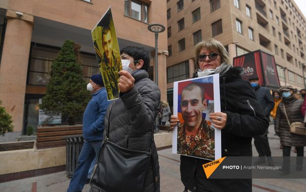 Акция с призывом решить вопрос с военнопленными и пропавшими без вести (29 ноября 2020). Еревaн Акция с призывом решить вопрос с военнопленными и пропавшими без вести (29 ноября 2020). Еревaн - Sputnik Армения