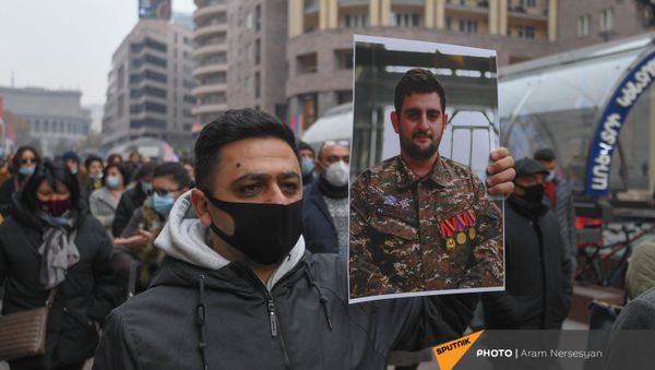 Акция с призывом решить вопрос с военнопленными и пропавшими без вести (29 ноября 2020). Еревaн Акция с призывом решить вопрос с военнопленными и пропавшими без вести (29 ноября 2020). Еревaн - Sputnik Армения