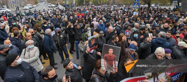 Акция с призывом решить вопрос с военнопленными и пропавшими без вести (29 ноября 2020). Еревaн - Sputnik Армения